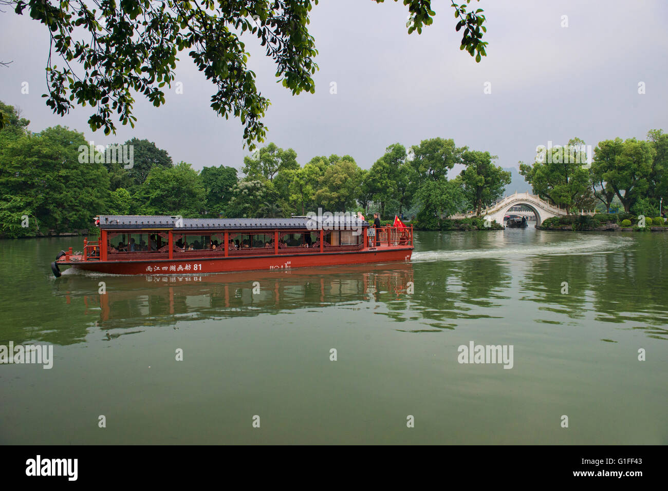 River cruise on Li River and Banyan Lake, Guilin, Guangxi Autonomous Region, China Stock Photo