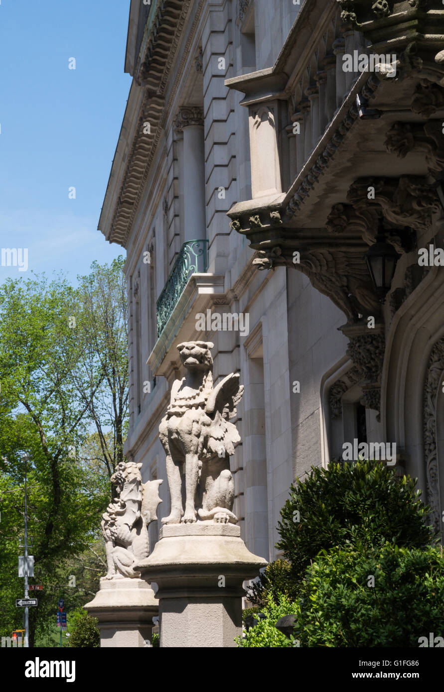 Stone Carving, Winged Griffin,  3 East 78th Street, Upper East Side Stock Photo