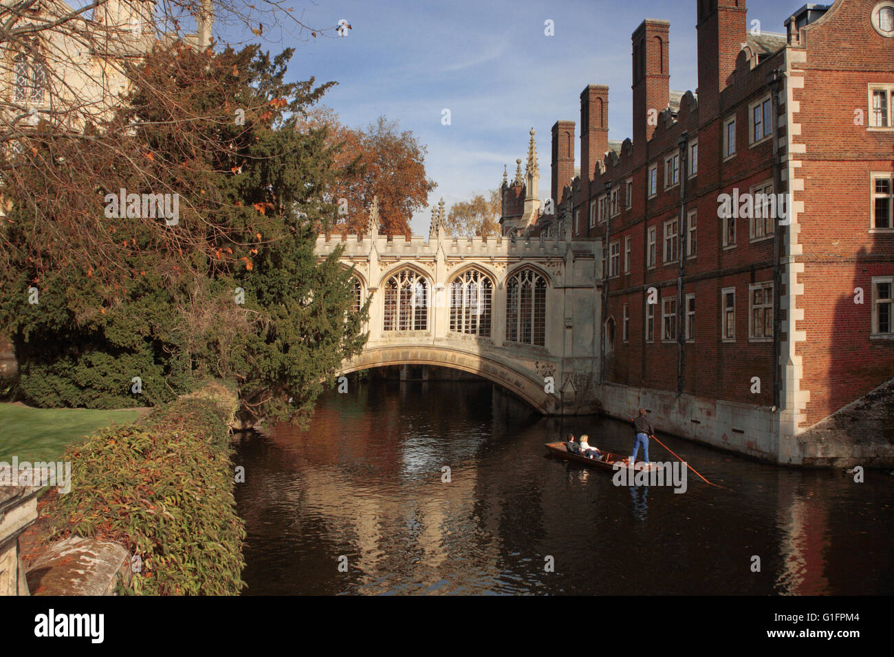 Bridge of Sighs, St. John's College, Cambridge, England, from the Kitchen Bridge over the River Cam Stock Photo