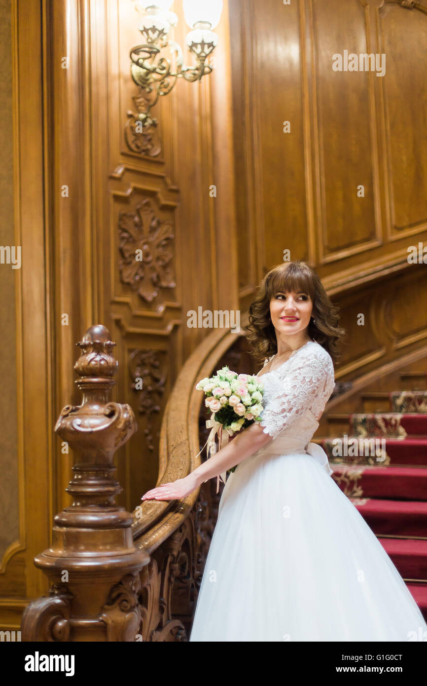 Bride alone vintage hi-res stock photography and images - Alamy
