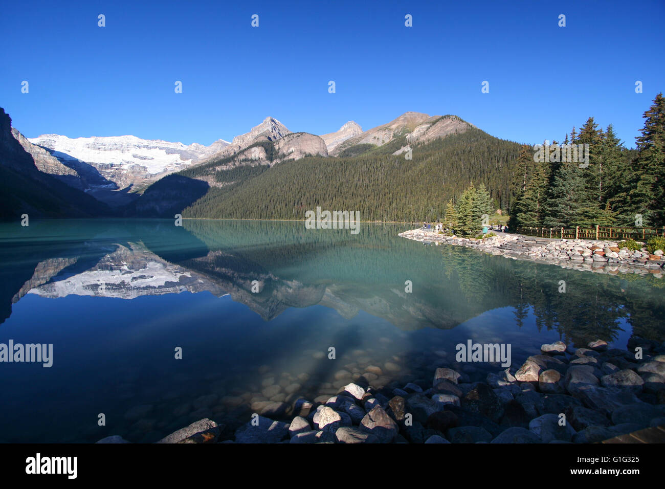 Lake Louise at the Banff National Park in Canada Stock Photo - Alamy
