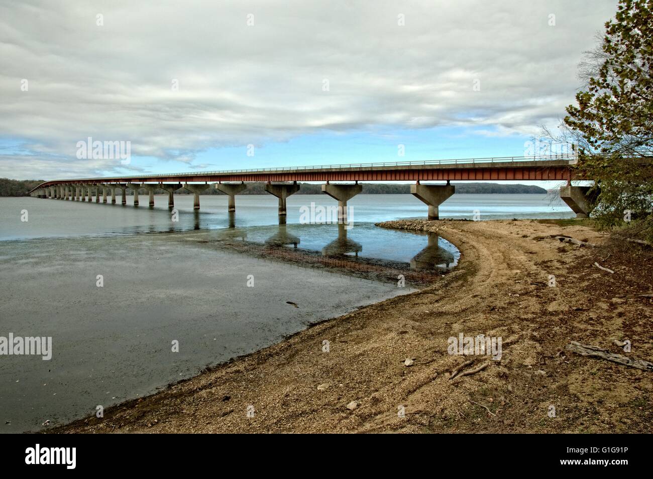 The Natchez Trace Parkway as it crosses over the Tennessee river in ...