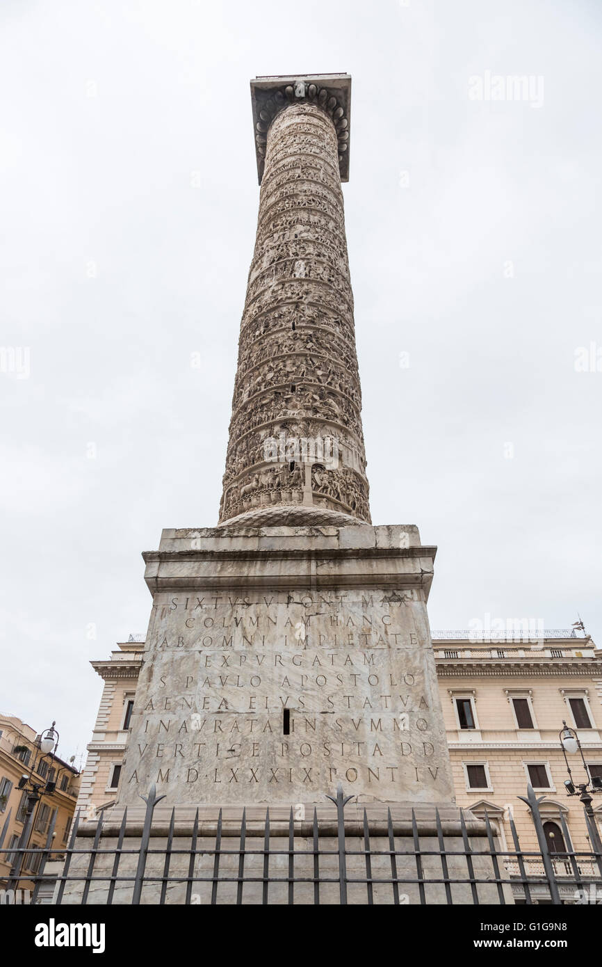 Column of Marcus Aurelius, Piazza Colonna, Rome,: Doric Roman victory column, spiral relief of the Danubian or Marcomannic wars Stock Photo