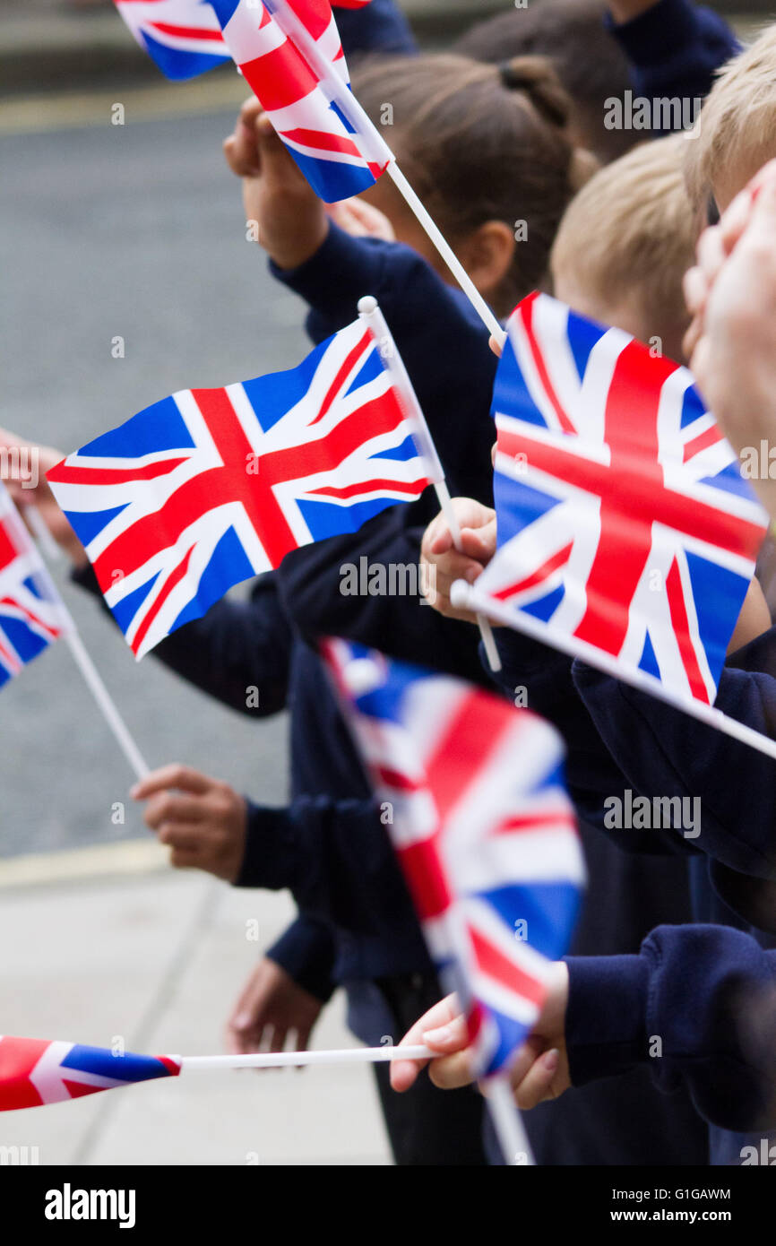 oxford-uk-11th-may-2016-hrh-prince-william-visits-oxford-to-open
