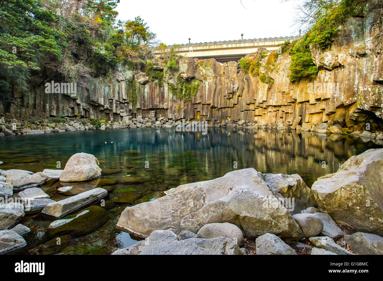 cheonjeyeon-falls-in-jeju-island-south-korea-stock-photo-alamy
