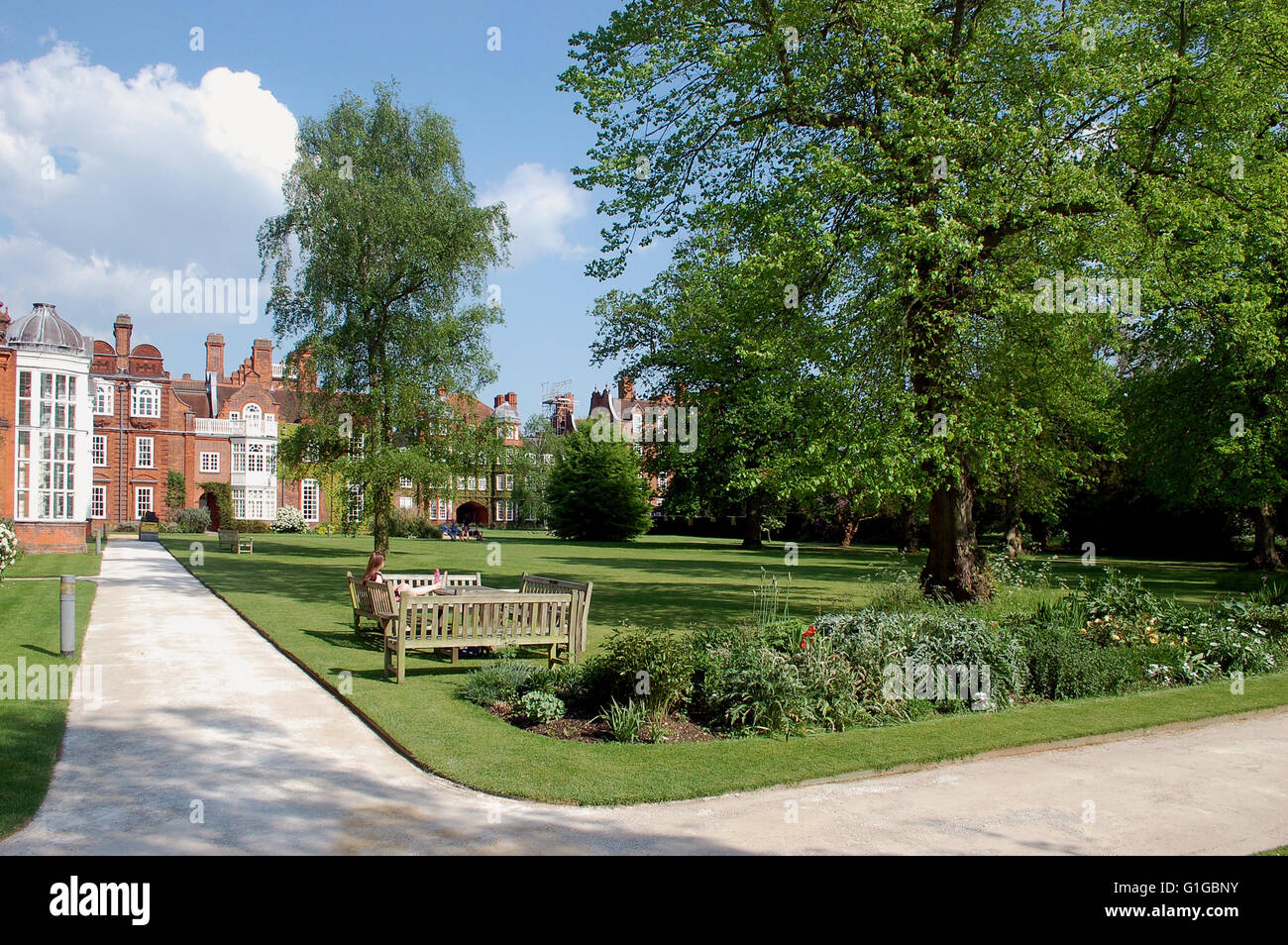 Newnham College, Cambridge University, gardens and halls of residence