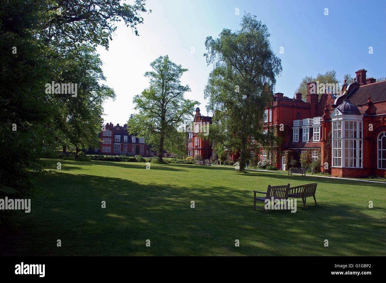 The gardens and halls of residence at the ladies only Newnham College, Cambridge University, England, UK Stock Photo