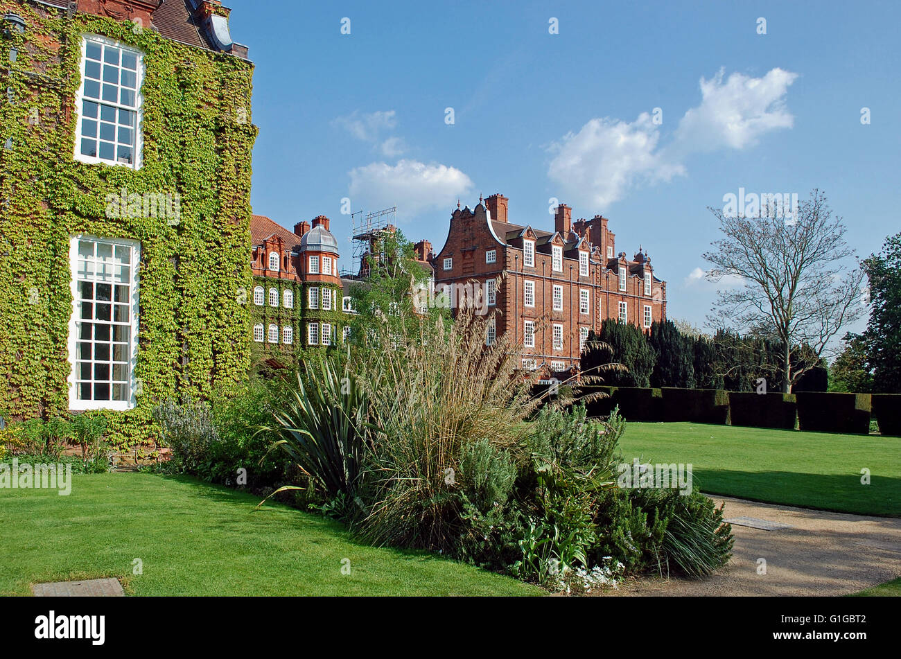 Newnham College, Cambridge University, gardens and halls of residence. Stock Photo