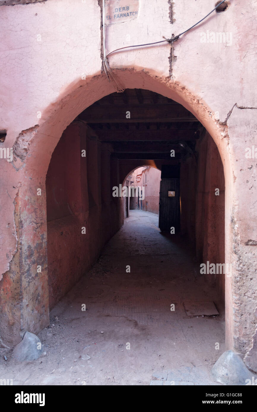 Narrow tunnel in the medina of Marrakesh, Morocco Stock Photo