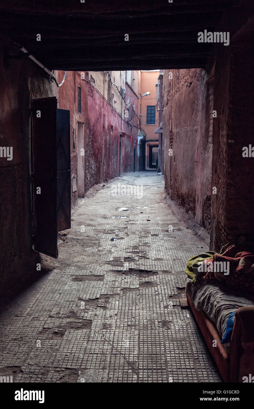 Hidden alleyway in the old medina of Marrakesh, Morocco Stock Photo