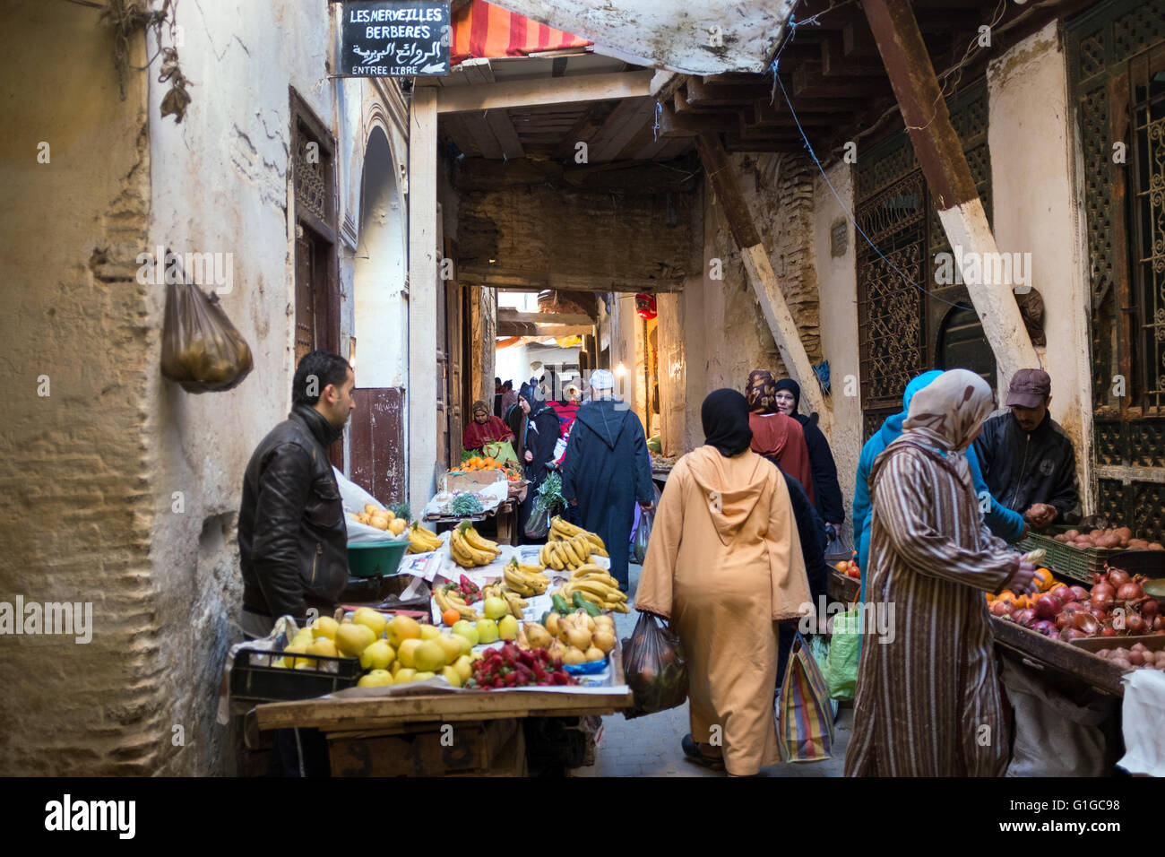 Crowded street market in the medina of Fez, Morocco Stock Photo Alamy