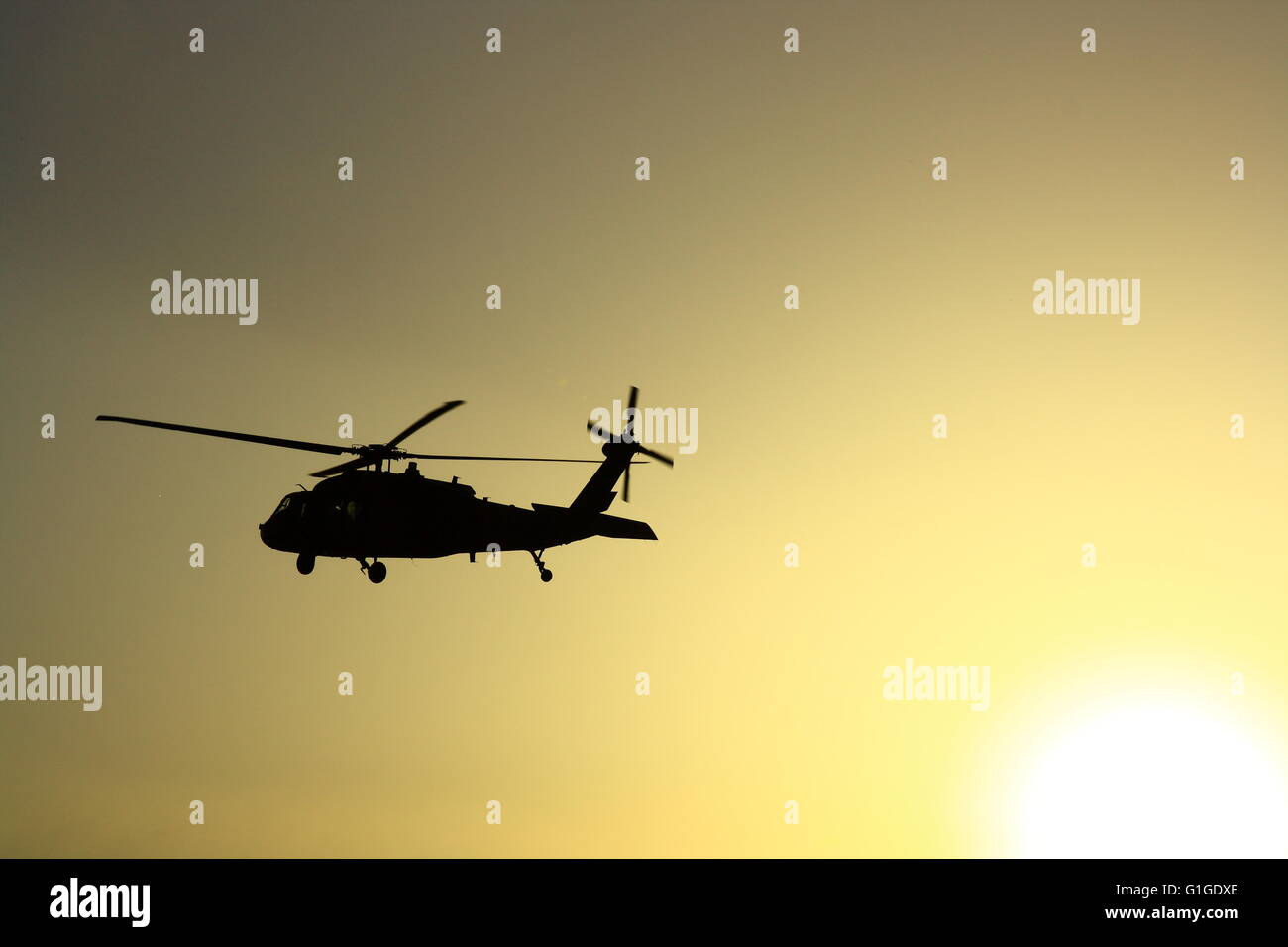 Military helicopter silhouette hi-res stock photography and images - Alamy