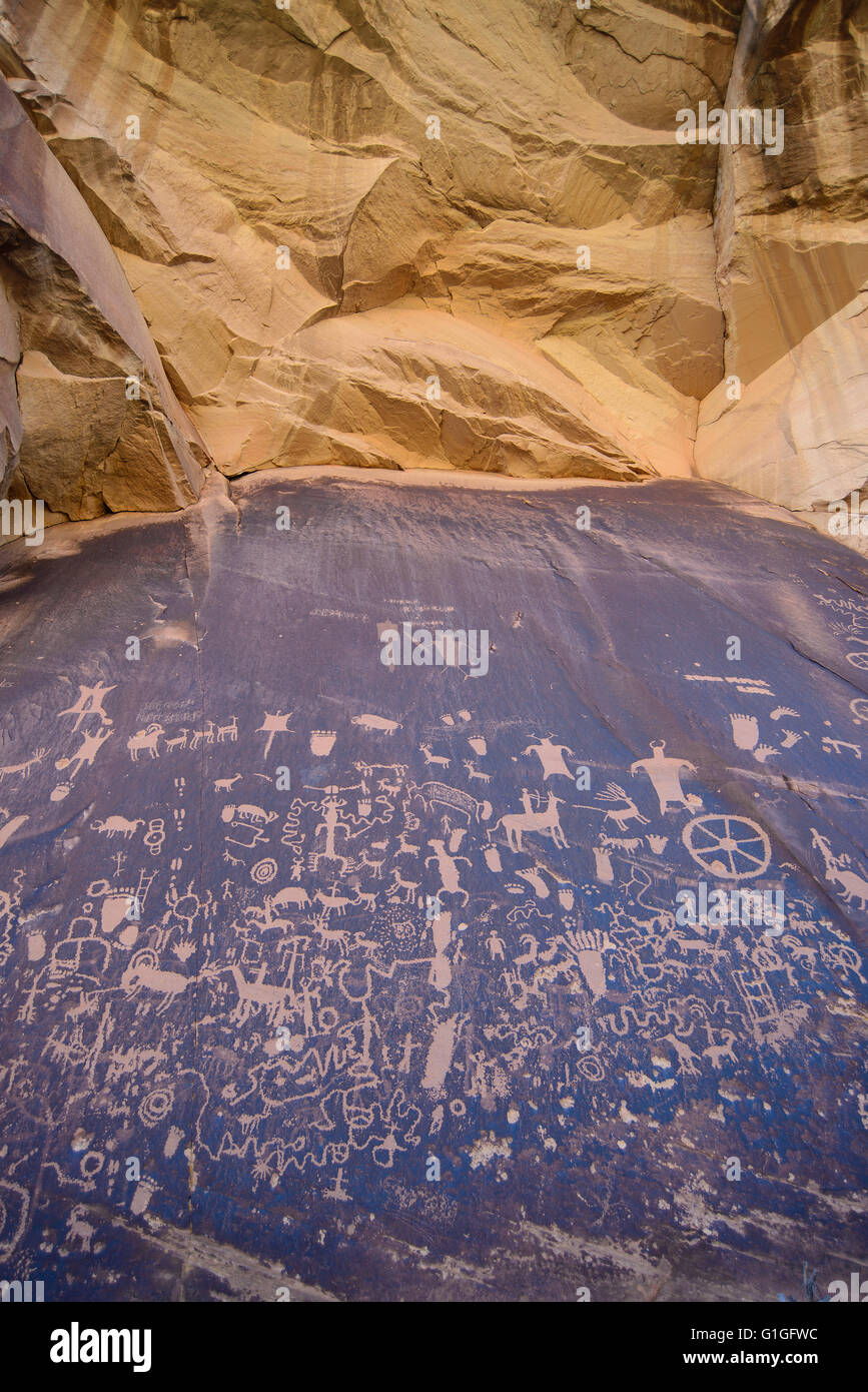 Pictographs or Petroglyphs, Newspaper rock, National Historic site, Utah USA Stock Photo
