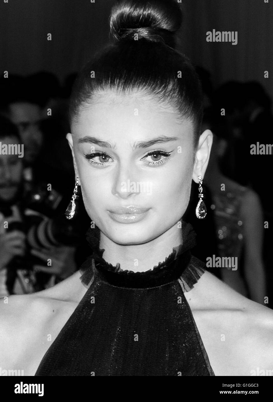Model taylor hill Black and White Stock Photos & Images - Alamy