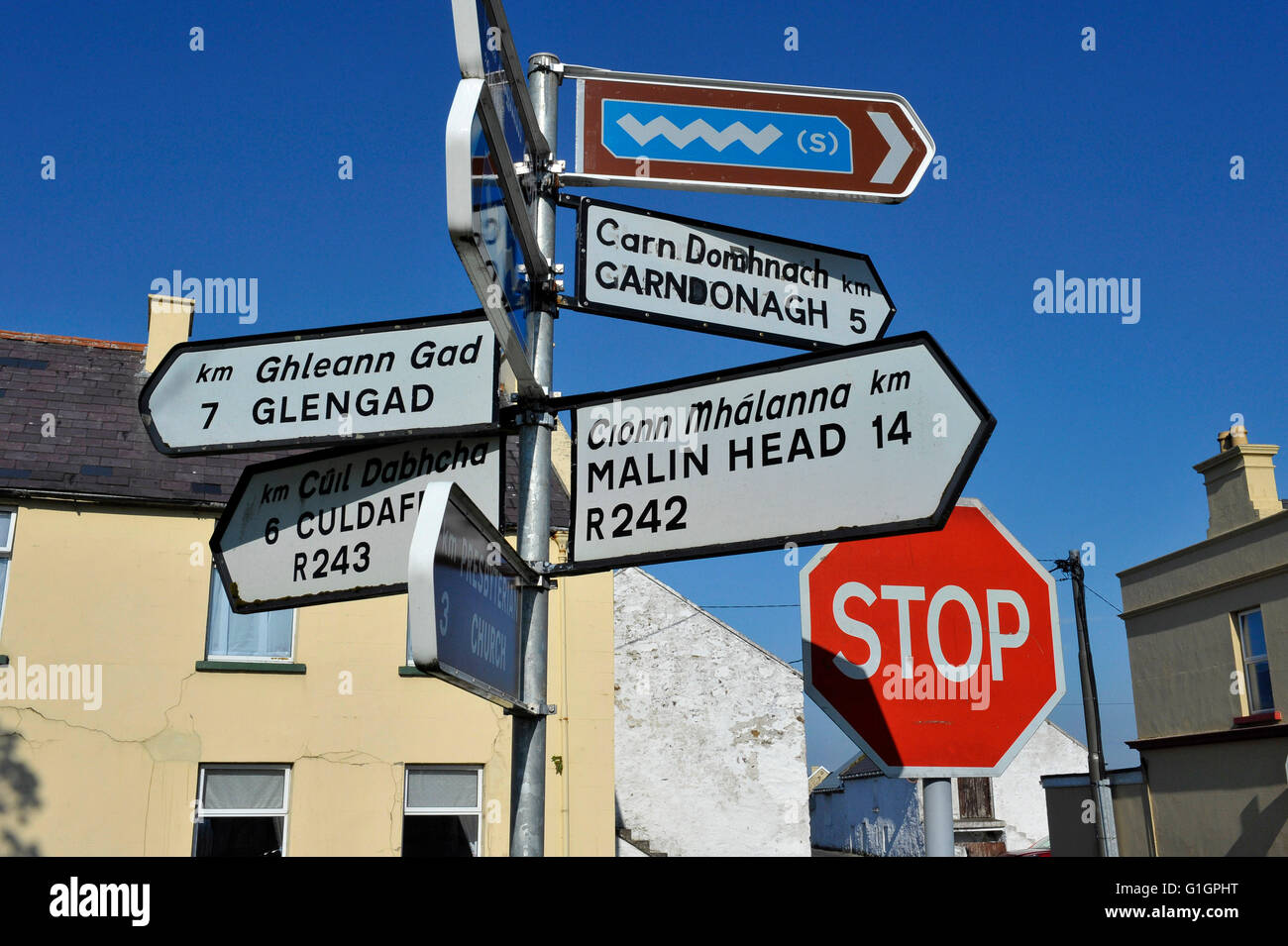 Road signs ireland hi-res stock photography and images - Alamy