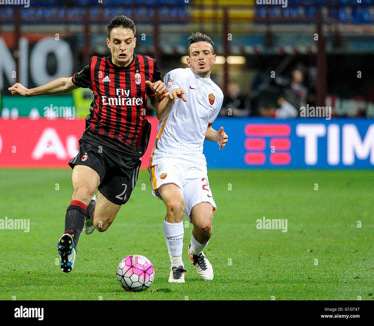 Milan Italy 14 May 2016 Giacomo Bonaventura Left And Alessandro Florenzi Compete For The Ball During The Serie A Footbll Match Between Ac Milan And As Roma Credit Nicolo Campo Alamy Live News