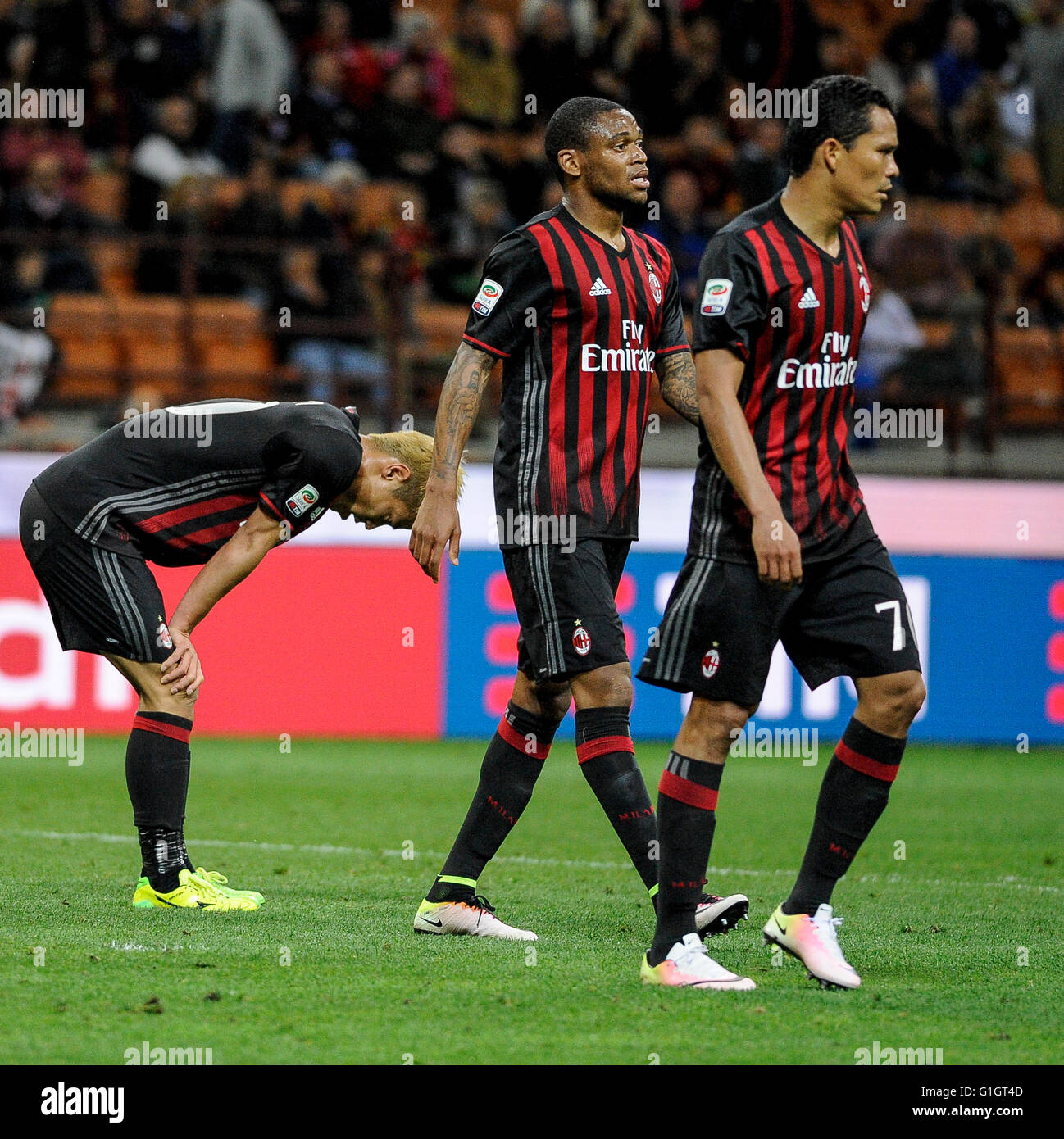 Milan, Italy. 14 may, 2016: Players of AC Milan are disappointed during the  Serie A footbll match between AC Milan and AS Roma. Credit: Nicolò  Campo/Alamy Live News Stock Photo - Alamy