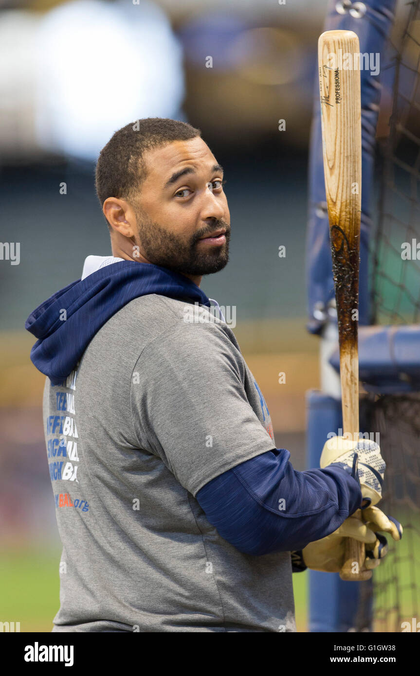 Milwaukee, WI, USA. 14th May, 2016. San Diego Padres right fielder Matt Kemp #27 takes batting practice before the Major League Baseball game between the Milwaukee Brewers and the San Diego Padres at Miller Park in Milwaukee, WI. John Fisher/CSM/Alamy Live News Stock Photo