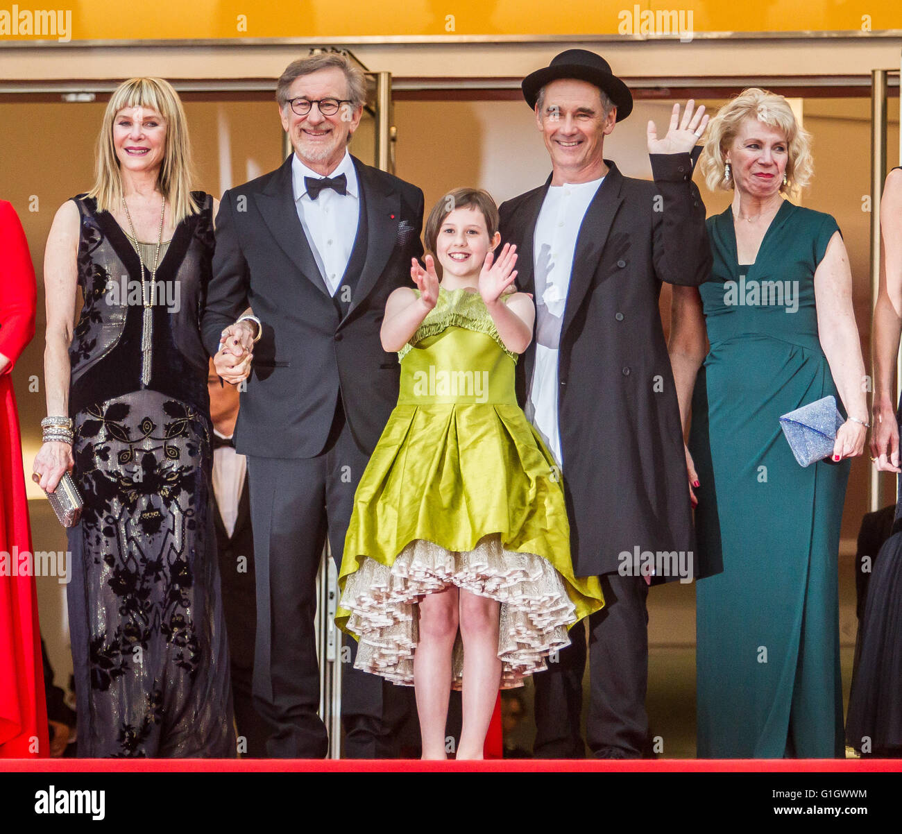 STEVEN SPIELBERG, KATE CAPSHAW, RUBY BARNHILL, MARK RYLANCE  ACTORS AND DIRECTOR  THE BFG. PREMIERE 69TH CANNES FILM FESTIVAL  CANNES, , FRANCE  15 May 2016  DIW89328 Stock Photo