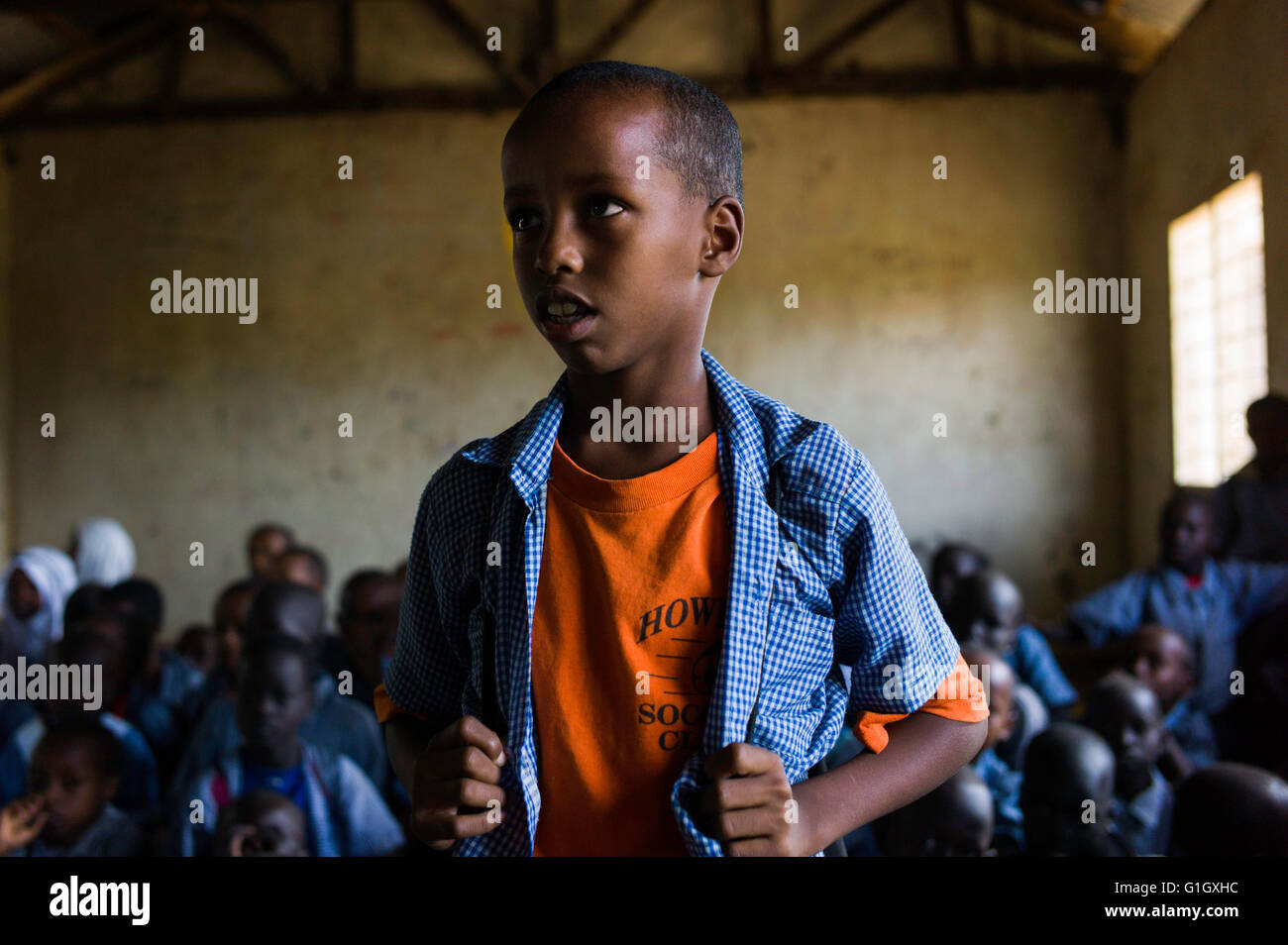 Abdi Rashid, who is a Somali boy, comes forward to say his name in Mogadishu Primary School in Kakuma 1, one of the four camps in Kakuma, Kenya, 09 May 2016. Photo: Dominic Nahr/dpa Stock Photo