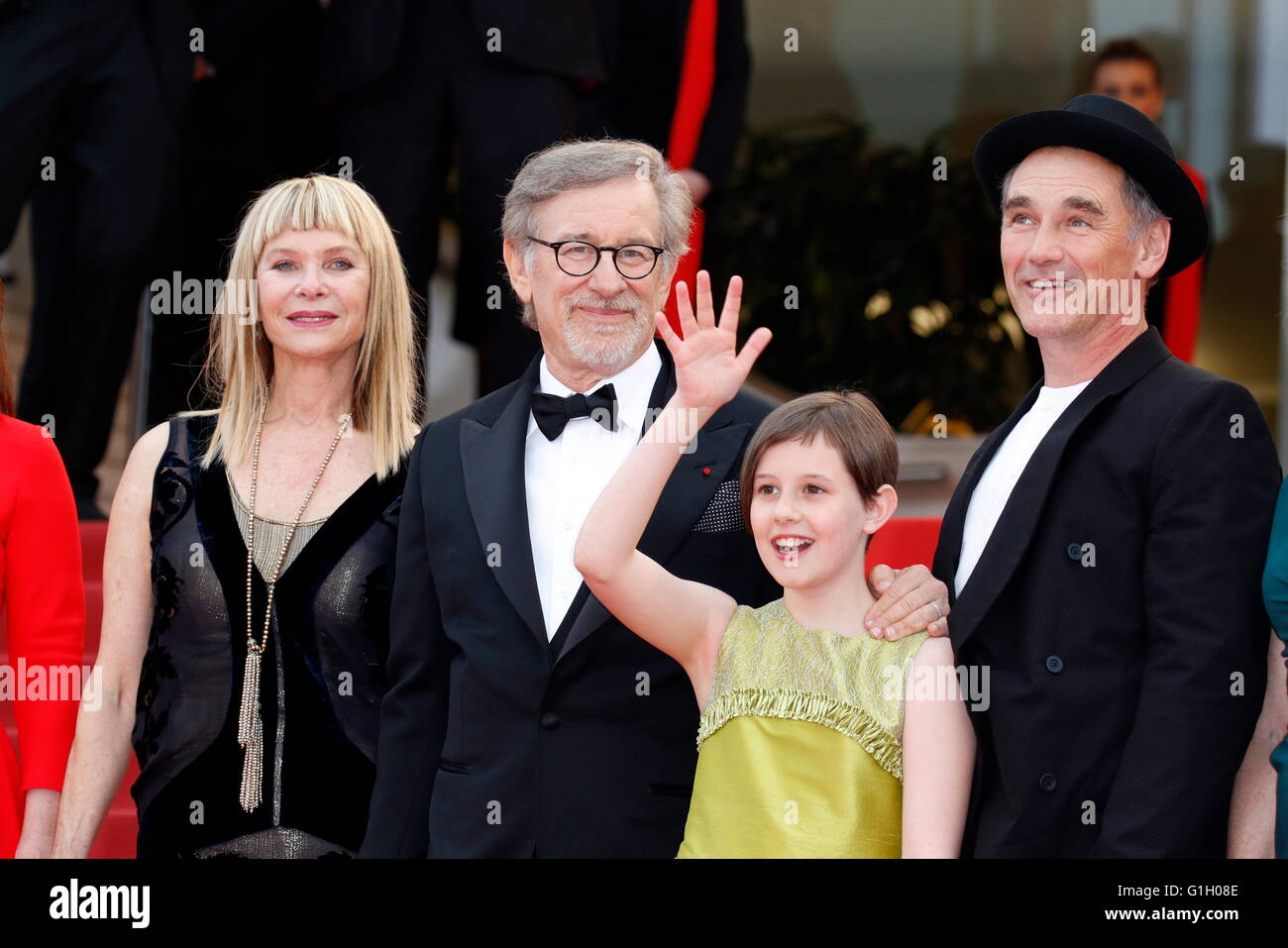 Actress Kate Capshaw (l-r), Steven Spielberg, actors Ruby Barnhill and Mark Rylance attend the premiere of 'The BFG' during the 69th Annual Cannes Film Festival at Palais des Festivals in Cannes, France, on 14 May 2016. Photo: Hubert Boesl Stock Photo