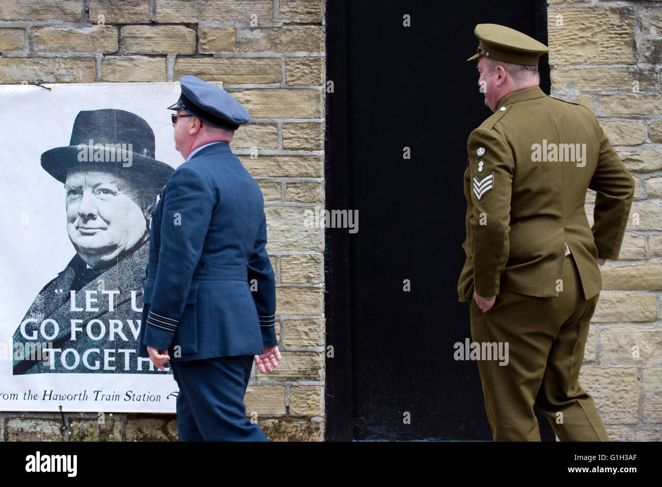 Haworth, Keighley, UK. 15th May, 2016. The Haworth 1940's weekend draws thousands of visitors to this quaint little Yorkshire village.  This year’s theme will be “Airborne” to commemorate the incredible bravery and sacrifice of the airborne allied forces. Credit:  Cernan Elias/Alamy Live News Stock Photo