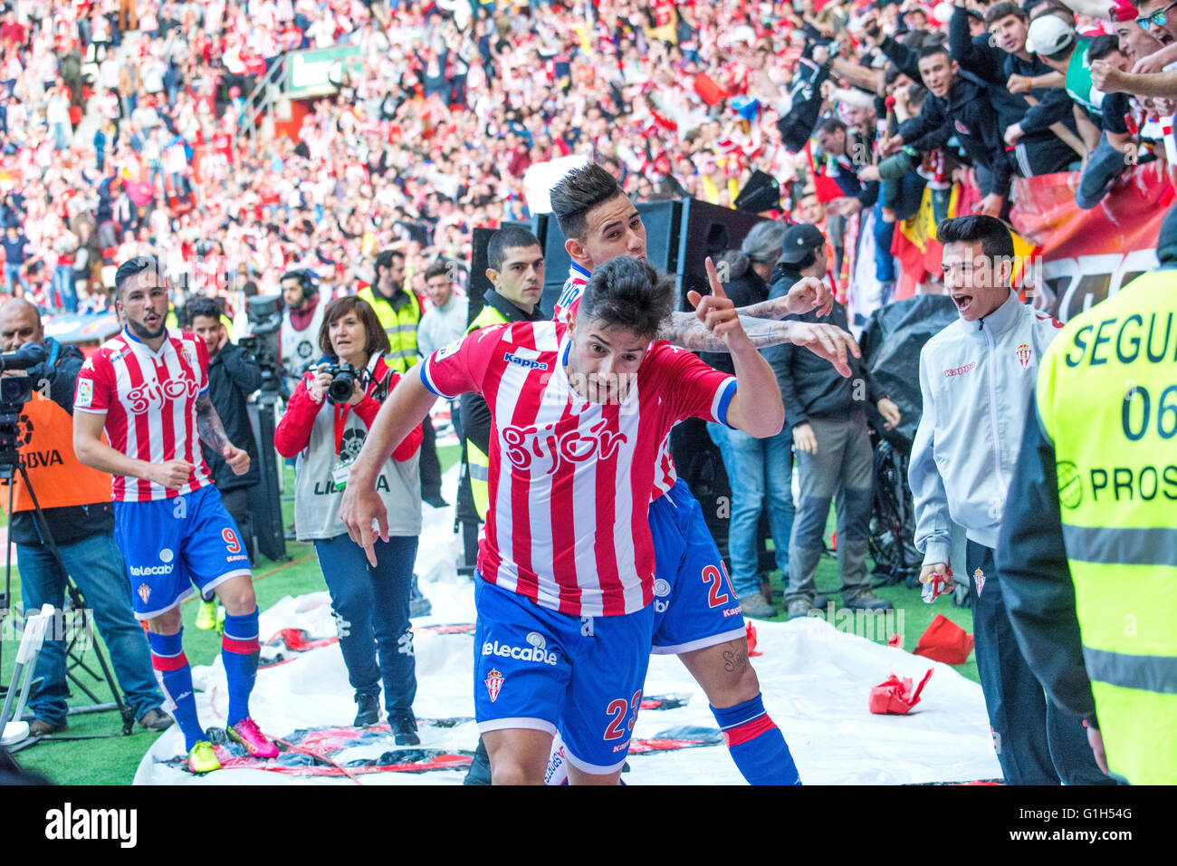 Gijon, Spain. 15th May, 2016. Jony Rodriguez (Mildfierder, Sporting Gijon)  celebrates his first goal during the football match of last round of Season  2016/2017 of Spanish league 'La Liga' between Real Sporting
