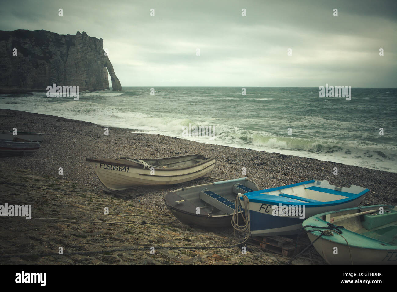 Boats on beach etretat normandy hi-res stock photography and images - Alamy