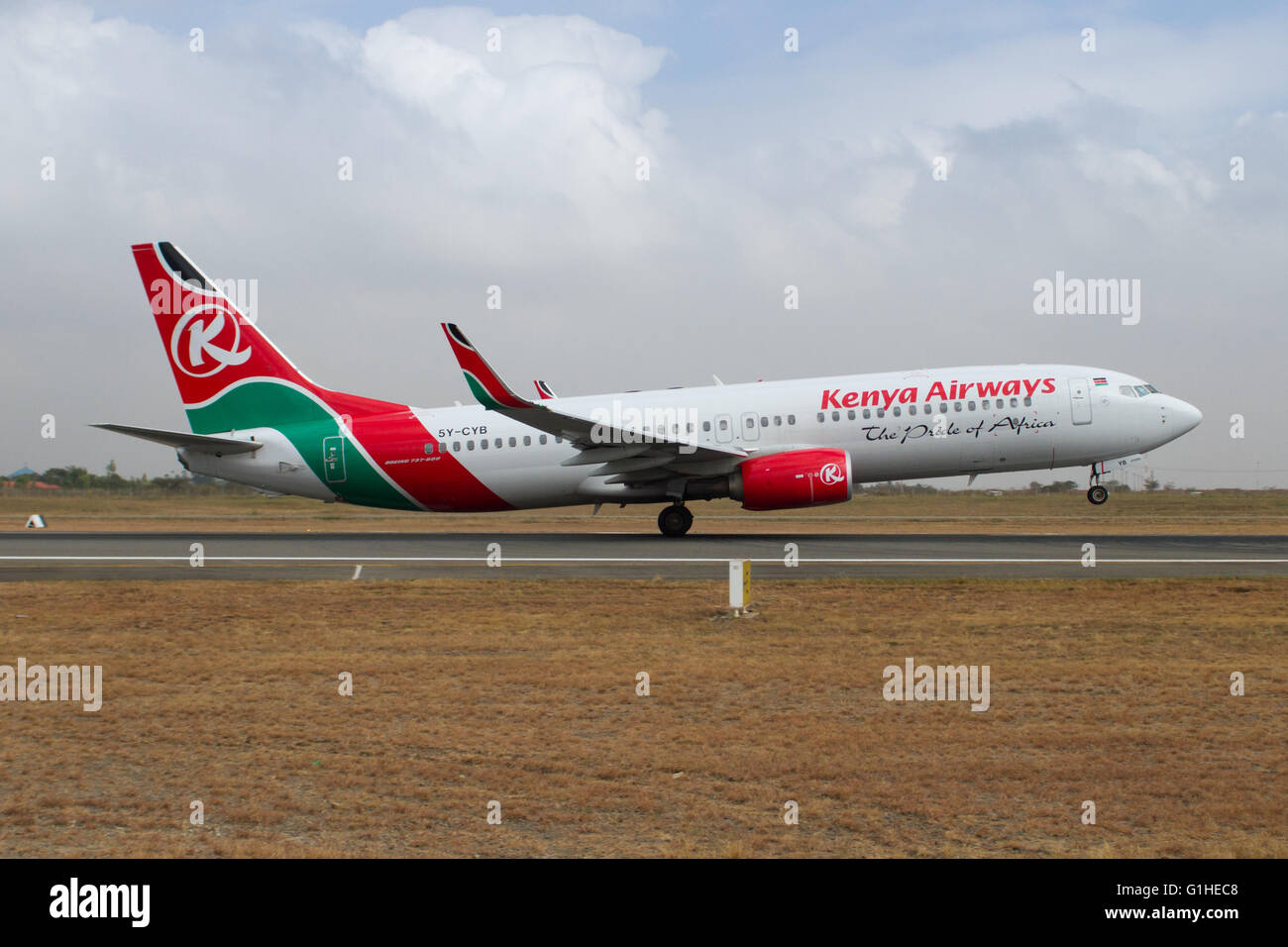 A Kenya Airways Boeing 737-800 takes off from Jomo Kenyatta Airport, Nairobi, Kenya Stock Photo