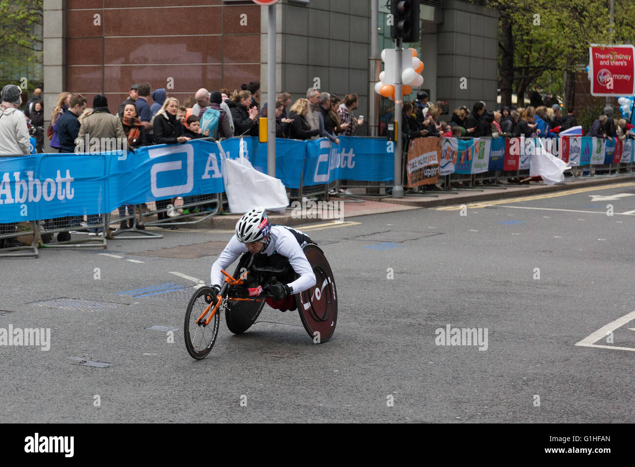 Wheelchair athlete at the London Marathon Stock Photo Alamy
