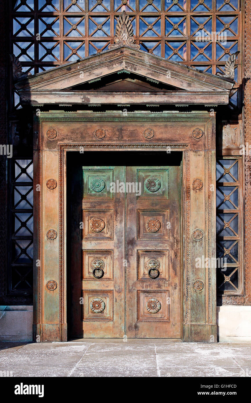 Old Art Deco wooden doors with carved panels Stock Photo - Alamy