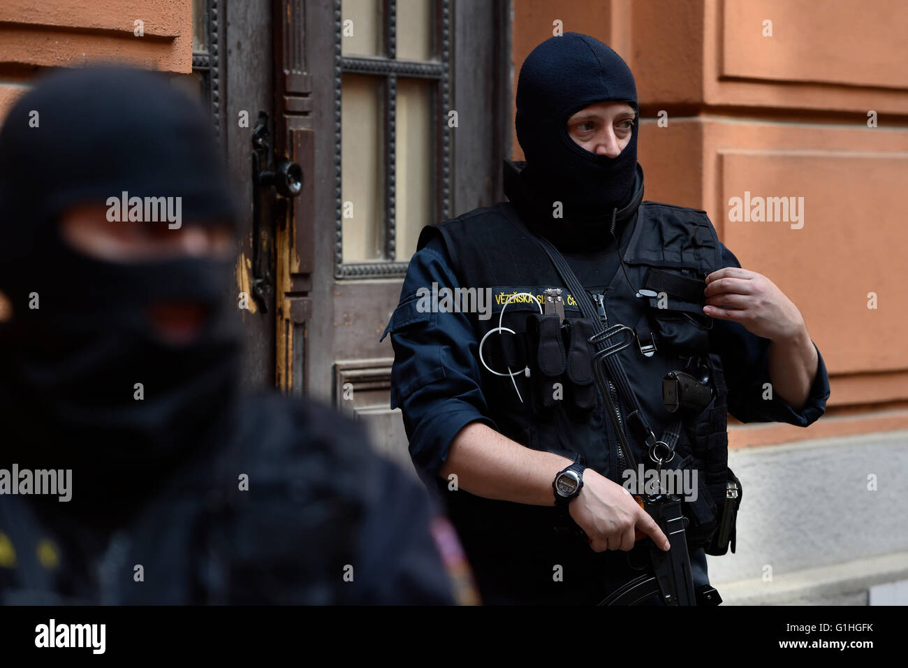 Armed prison guards hires stock photography and images Alamy