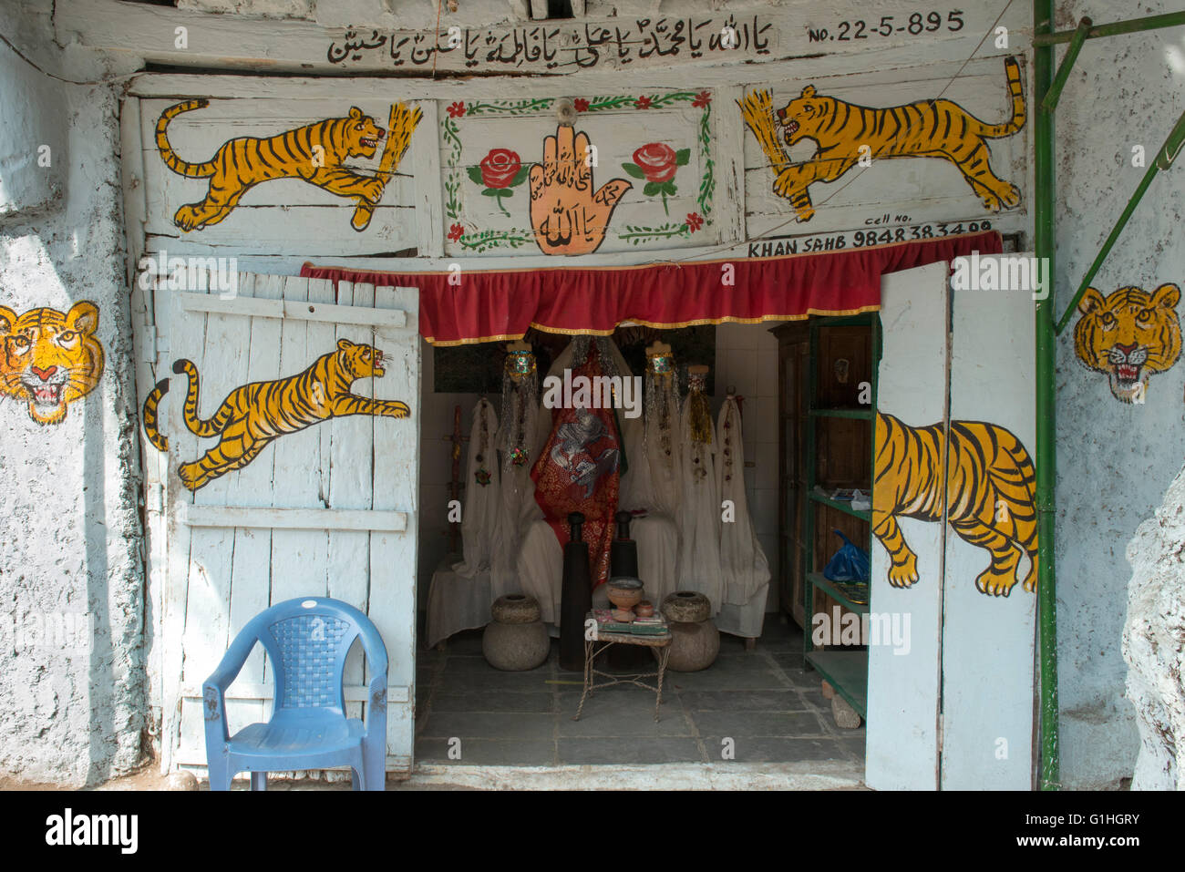 Shia Muslim Shrine With Tigers & Alams, Rathkhana St, Hyderabad Stock Photo