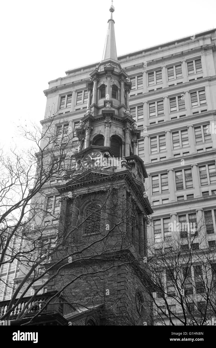 A black and white picture of St. Paul's chapel in lower manhattan New
