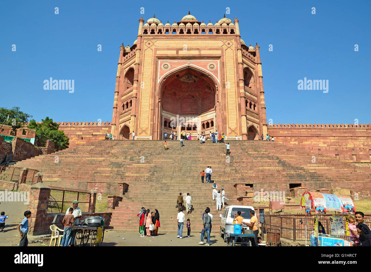 buland-darwaza-the-main-entrance-of-fatehpur-sikri-capital-town-of