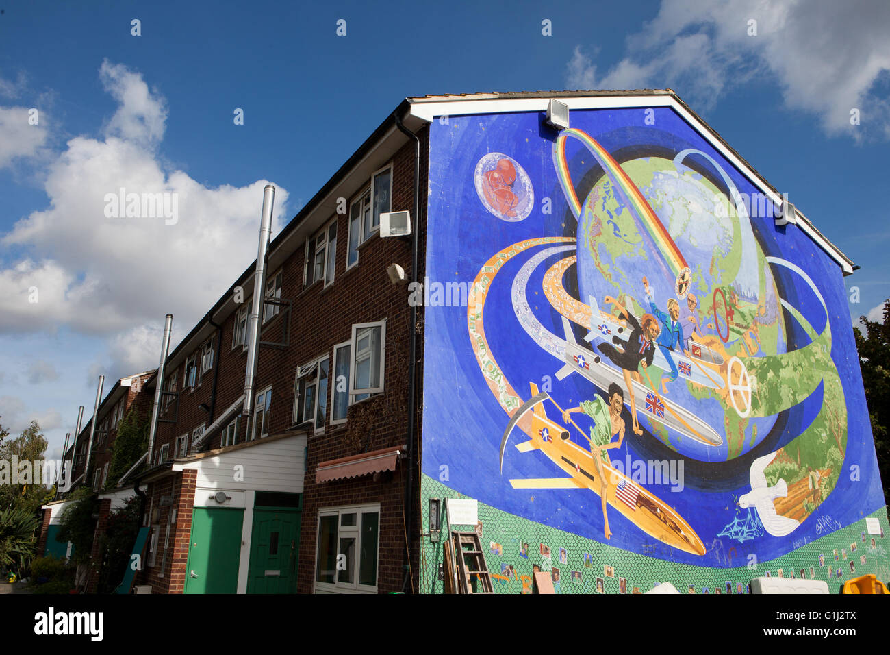 Mural on the end wall of Sanford Housing Co-operative, the oldest purpose-built housing co-operative in London. Stock Photo