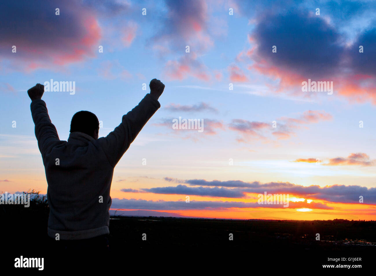 Colne, Lancashire, UK. 16th May, 2016. UK weather. A beautiful sunrise