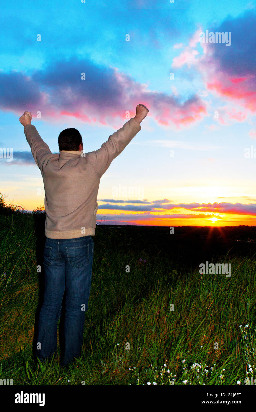 Colne, Lancashire, UK. 16th May, 2016. UK weather. A beautiful sunrise