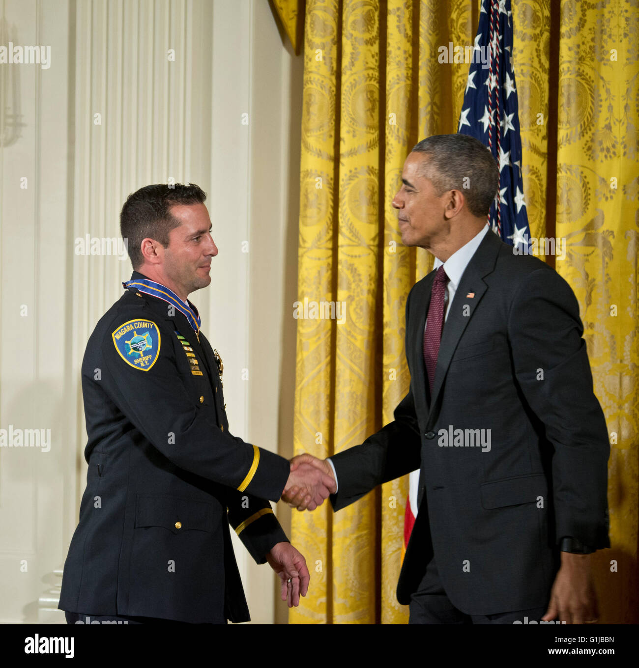 Washington, DC, USA. 16th May, 2016. The Medal of Valor is awarded by ...