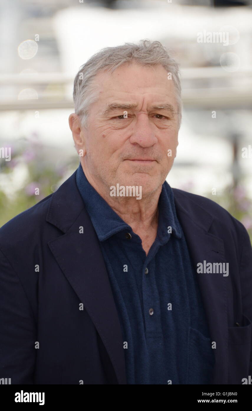 Cannes, France. 11th May, 2016. CANNES, FRANCE - MAY 16: Robert De Niro attend the 'Hands Of Stone' Photocall at the annual 69th Cannes Film Festival at Palais des Festivals on May 16, 2016 in Cannes, France. © Frederick Injimbert/ZUMA Wire/Alamy Live News Stock Photo