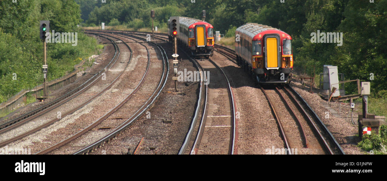 Class 442s pass at Salfords Stock Photo