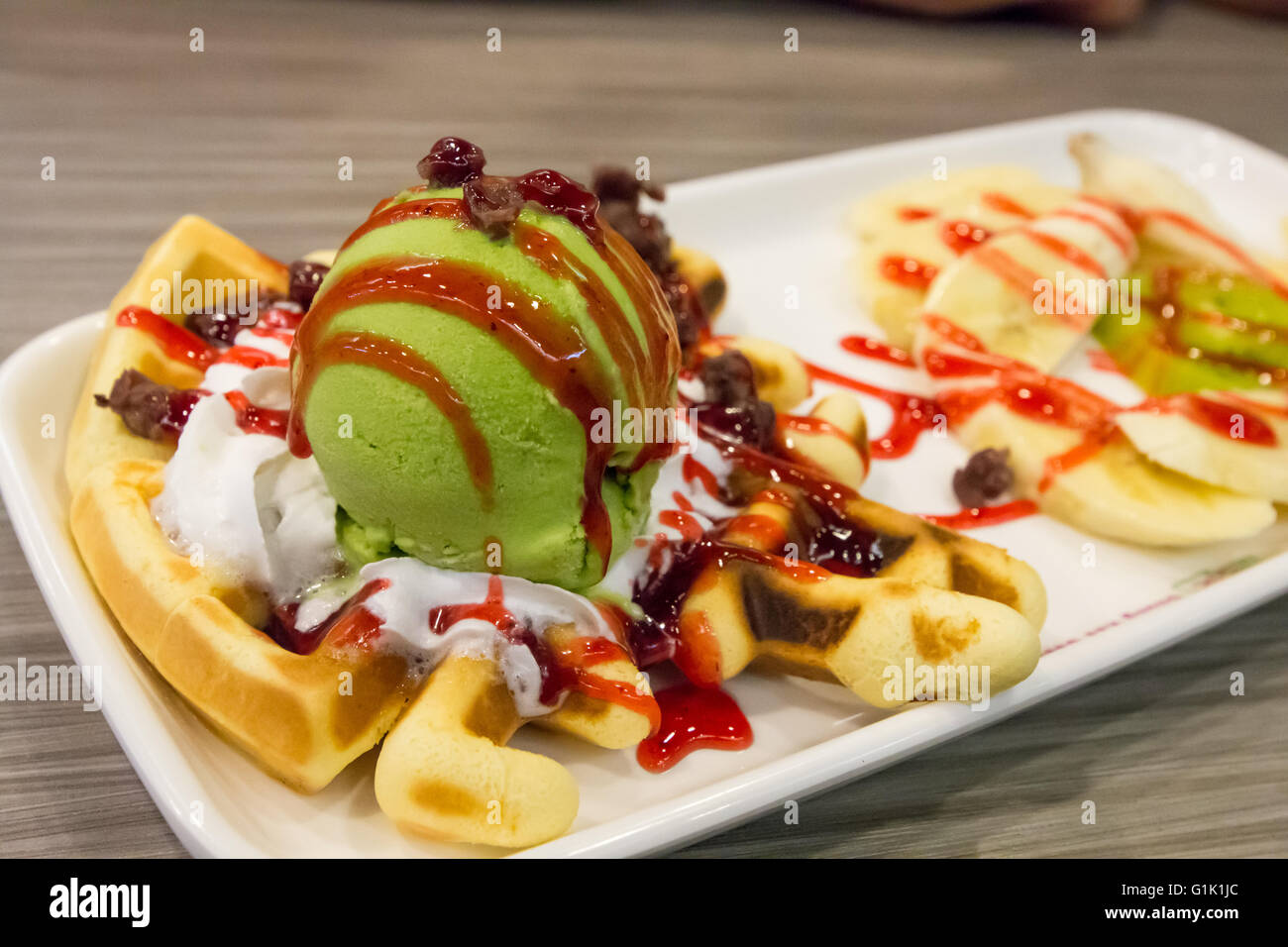 Ice cream and fruit dessert Stock Photo Alamy