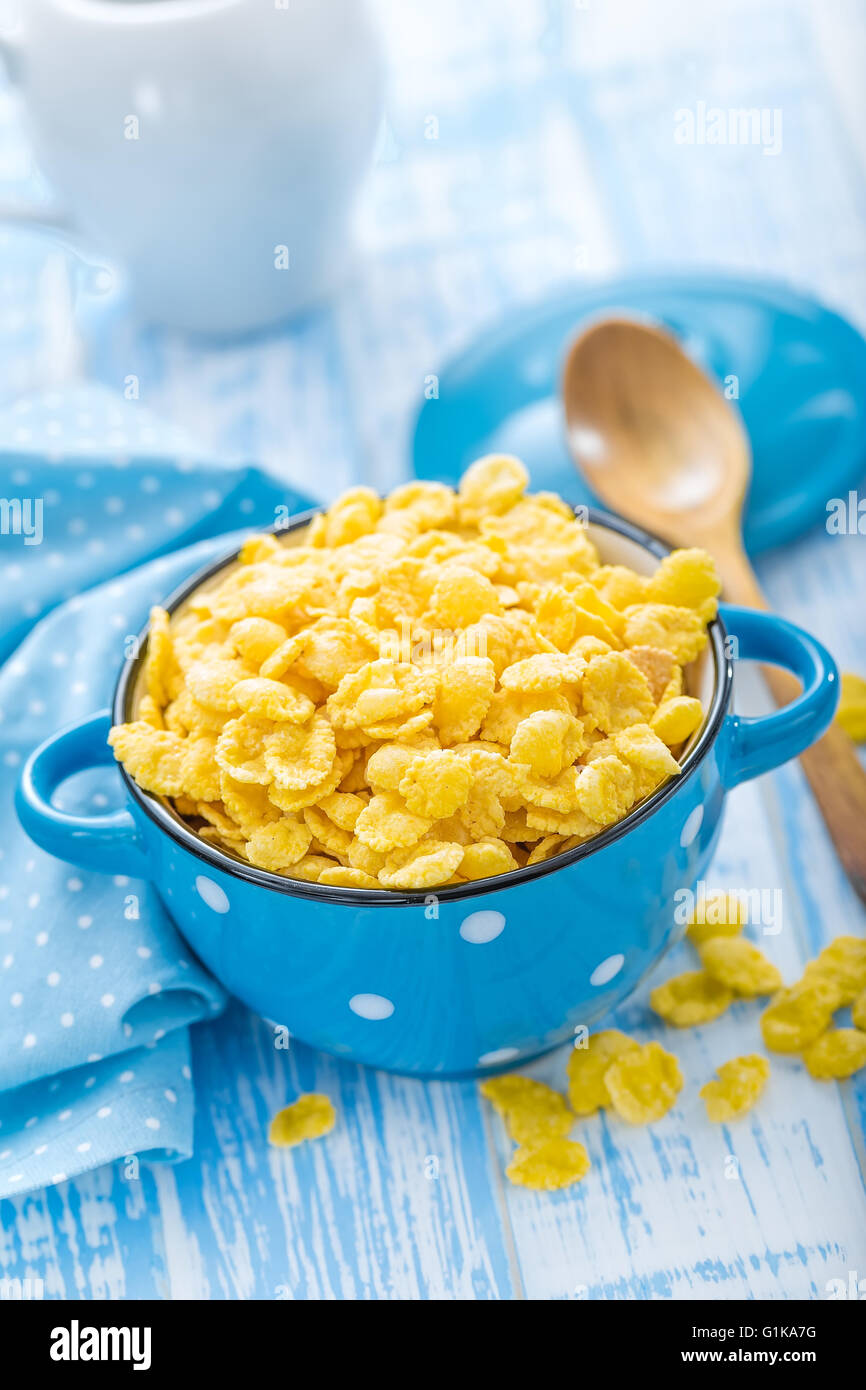 Kitchen groceries cornflakes hi-res stock photography and images - Alamy