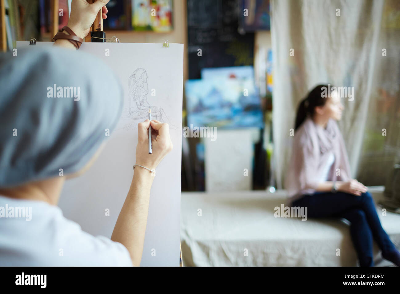 Student drawing class hi-res stock photography and images - Alamy