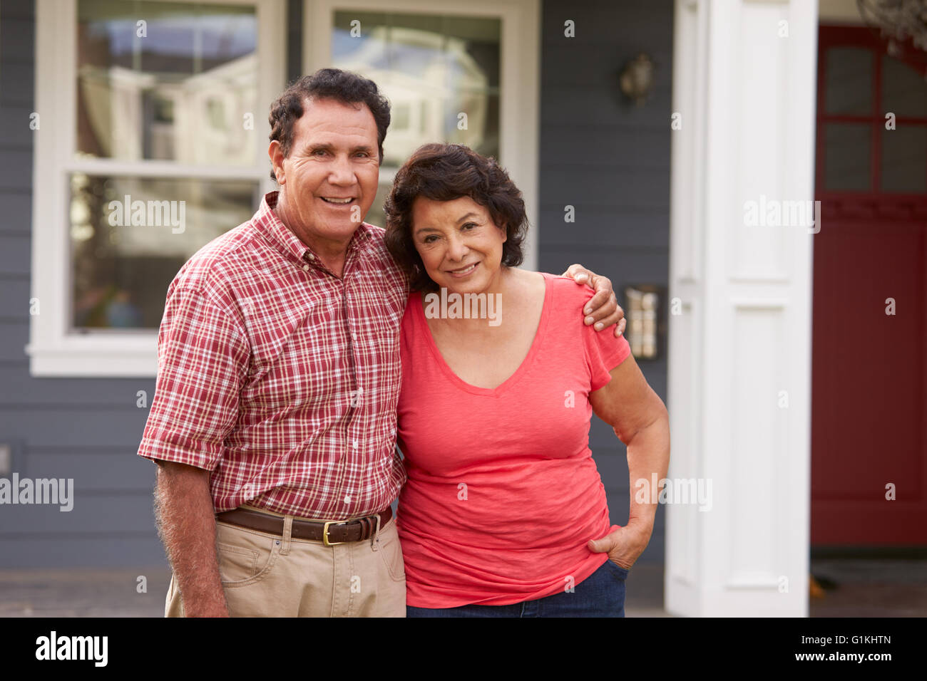 Hispanic men women standing hi-res stock photography and images - Alamy