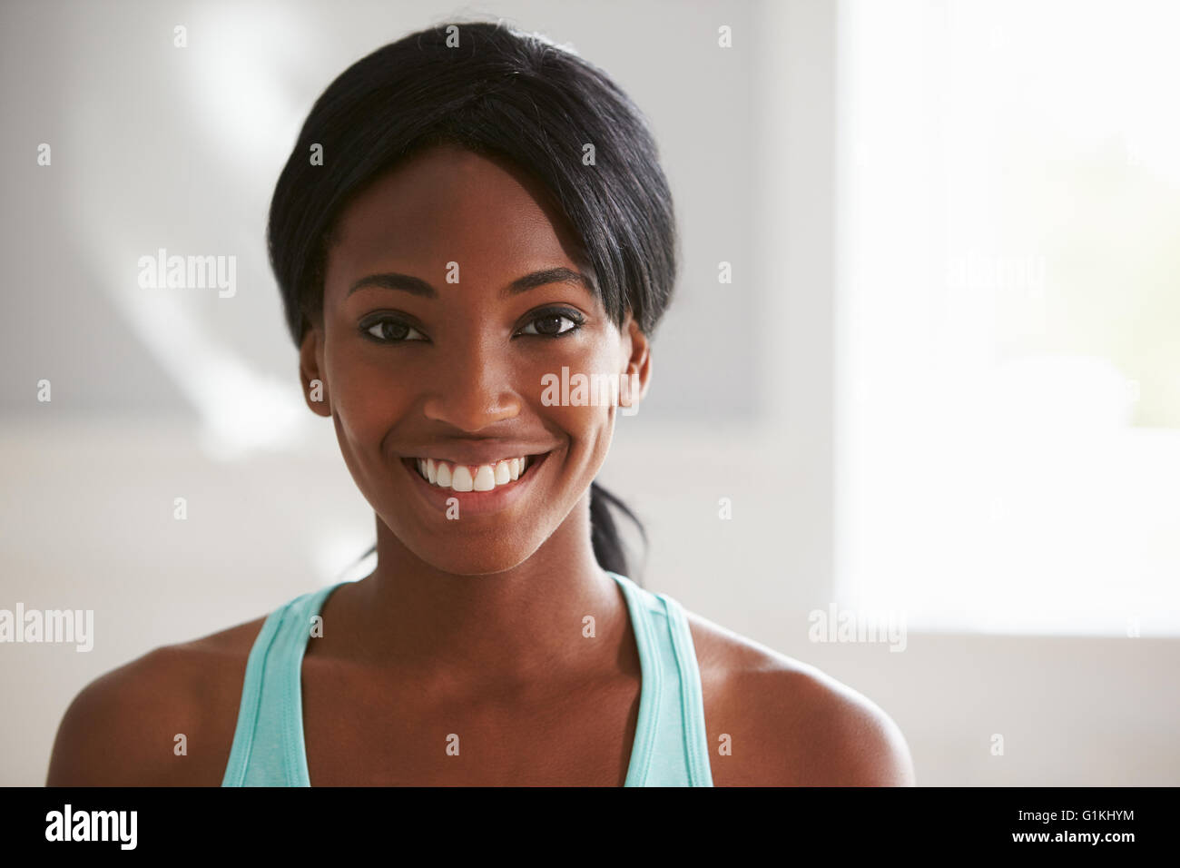 Head and shoulders portrait of smiling young black woman Stock Photo ...