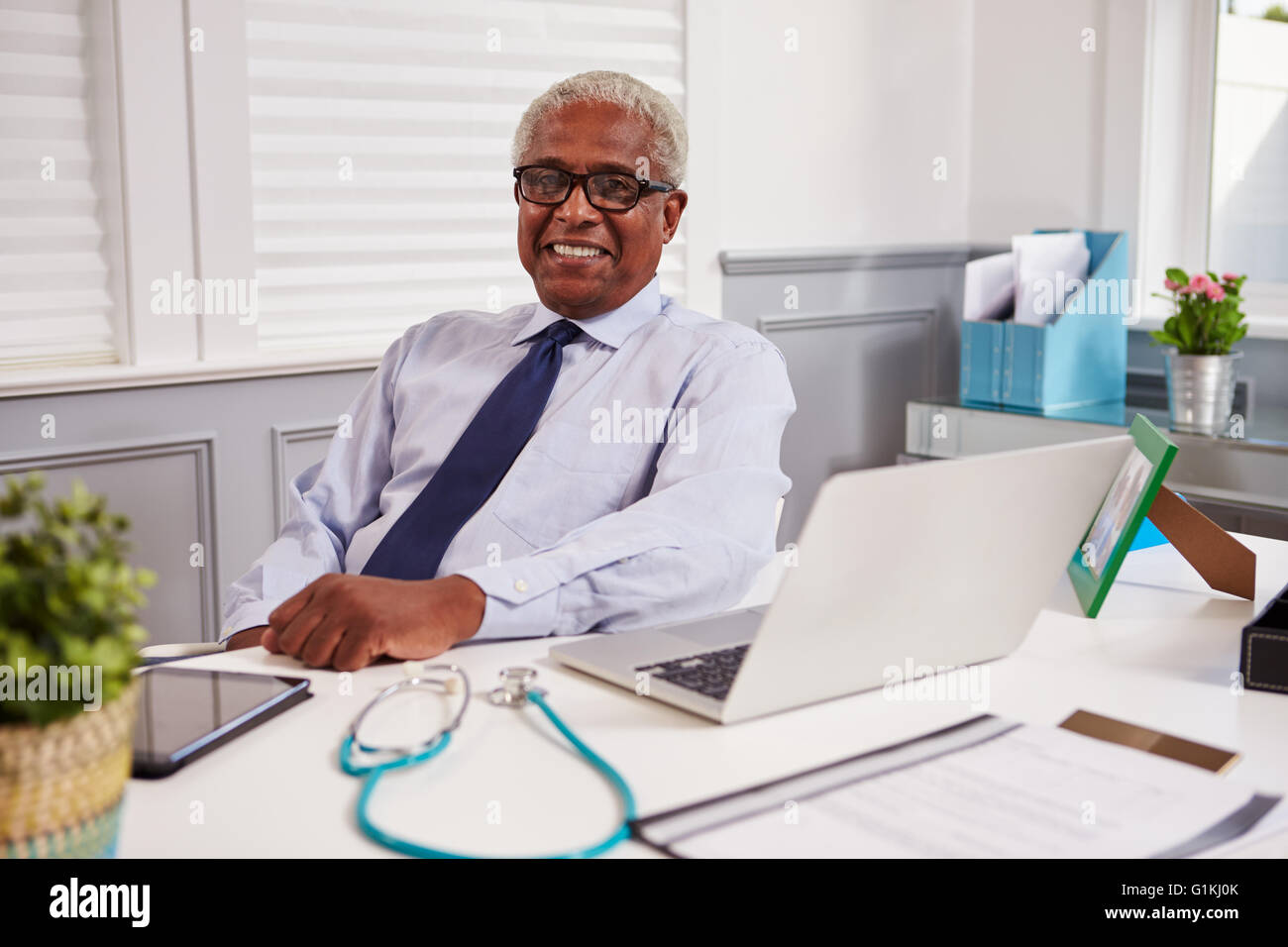 Doctor computer black hi-res stock photography and images - Alamy