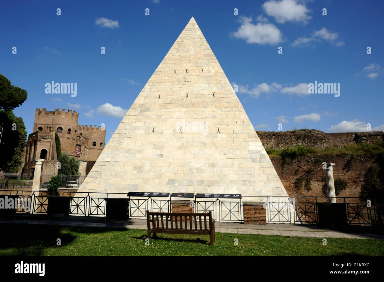 Italy, Rome, pyramid of Caius Cestius Stock Photo