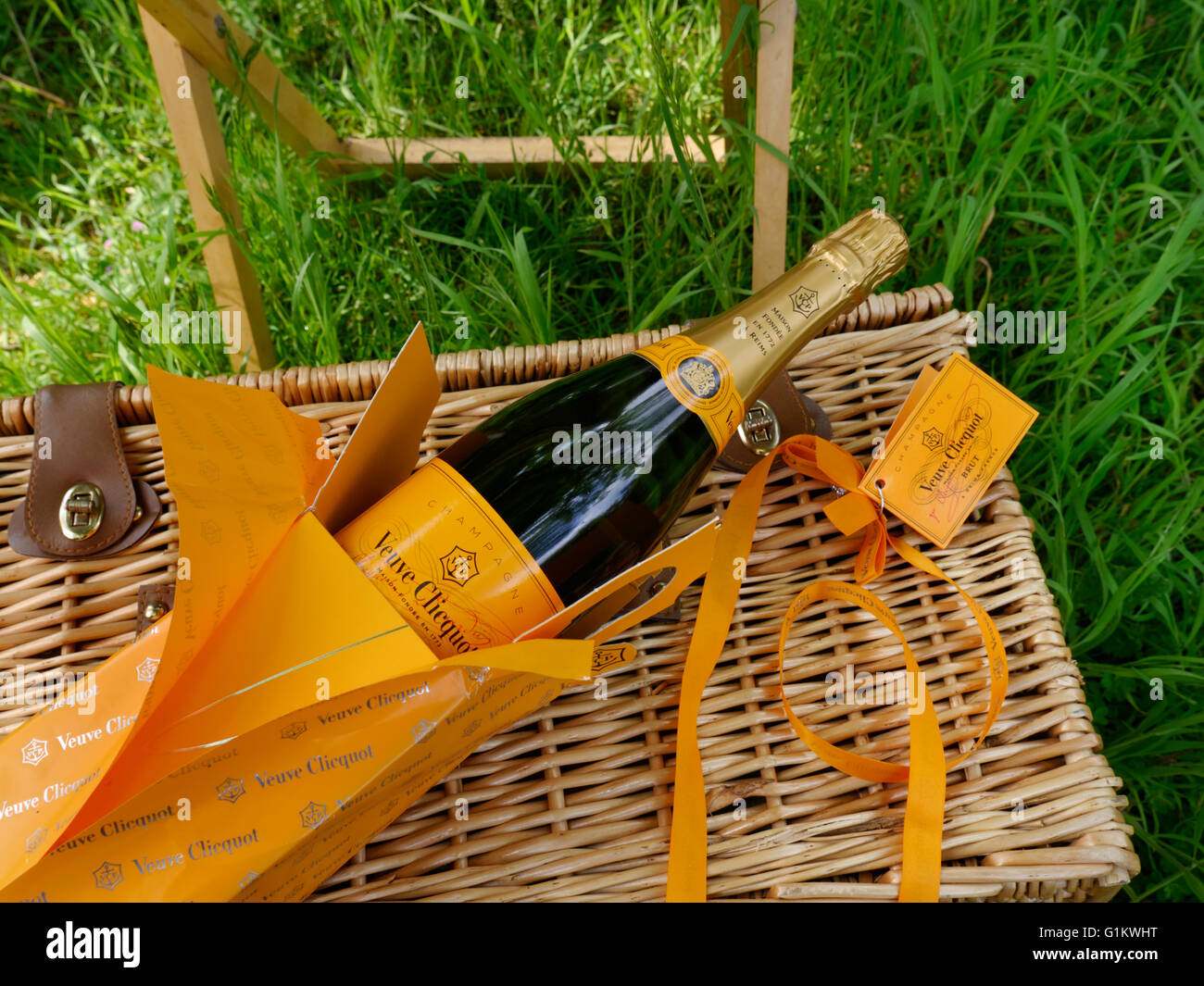 Veuve Clicquot Handbag Bottle Case Convertible Champagne Veuve 