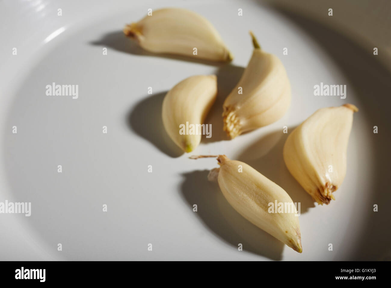 whole raw garlic cloves Stock Photo
